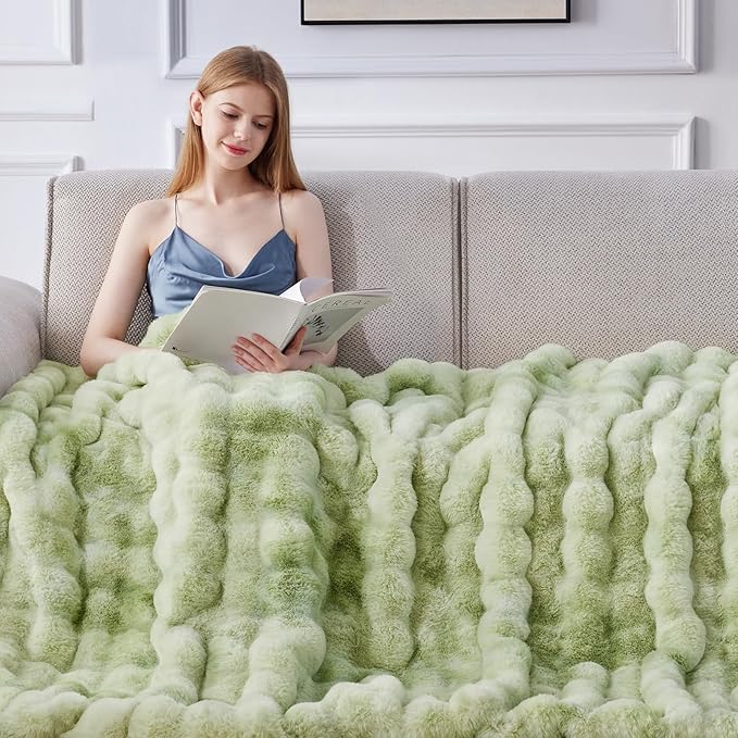 Faux Fur Throw Blanket, 1000GSM Fluffy Soft Bubble Blanket for Couch Bed, Cozy Plush Warm and Thick Blanket, Fuzzy Rabbit Throw for Living Room Bedroom 90''*104'' Green