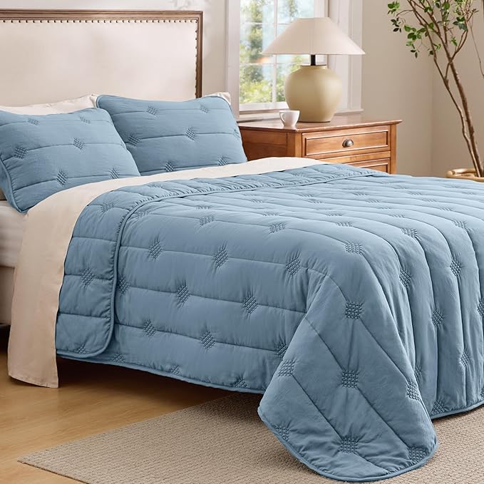 Bedsure King Size Quilt Sets – Ultra Soft Lightweight Blue Bedspread Coverlet with 2 Pillow Shams, Breathable & Cozy Quilted Bedding, All Season Bedroom Decor, 3 Piece (106x96 Inches)