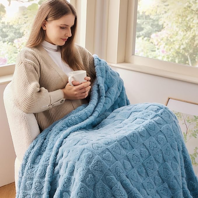 NEWCOSPLAY Super Soft Throw Blanket Blue Premium Silky Flannel Fleece 3D Heart Checkered Lightweight Bed Blanket All Season Use (Blue Heart, Throw(50"x70"))