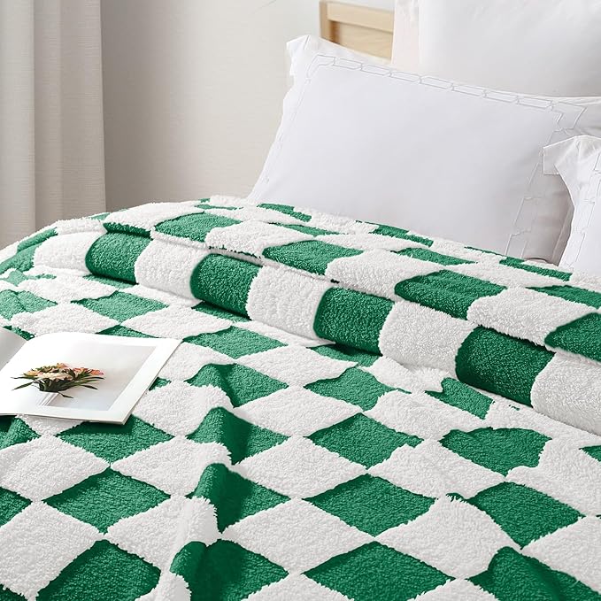 Exclusivo Mezcla Checkered Throw Blanket, Super Soft and Warm Fluffy Fleece Blanket for Couch, Sofa, Bed, Cute Plaid Pattern, Green, 50" x 60"