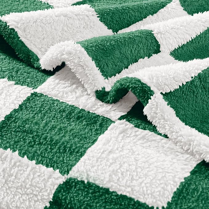 Exclusivo Mezcla Fleece Blanket Twin Size, Cozy Lightweight and Fuzzy Checkered Blankets for Couch or Bed, Suitable for All Seasons, Green, 60" x 80"