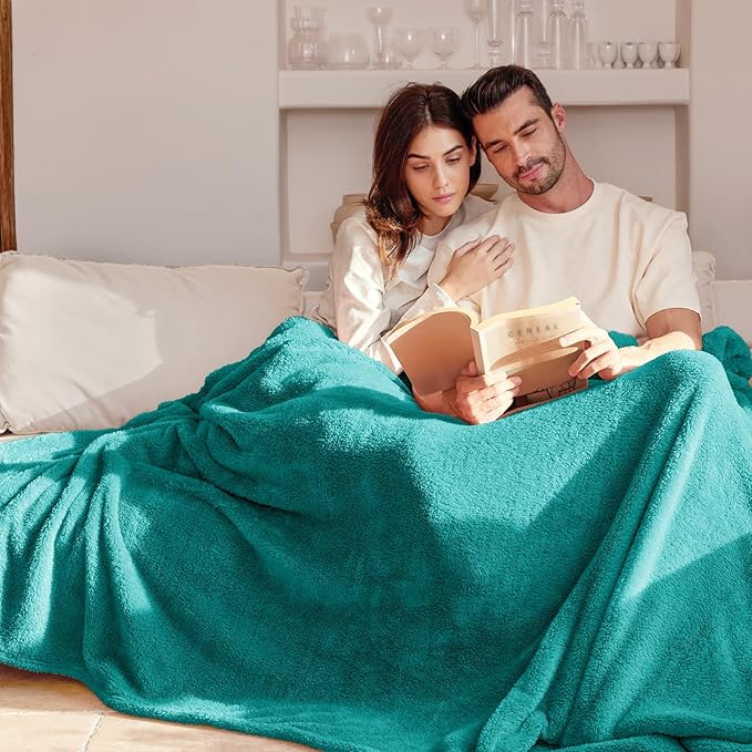 Exclusivo Mezcla Twin Size Blanket for Bed, Super Soft Velvet Plush Fleece Blankets, Fuzzy Cozy and Warm for Winter, 60x80 Inches, Teal