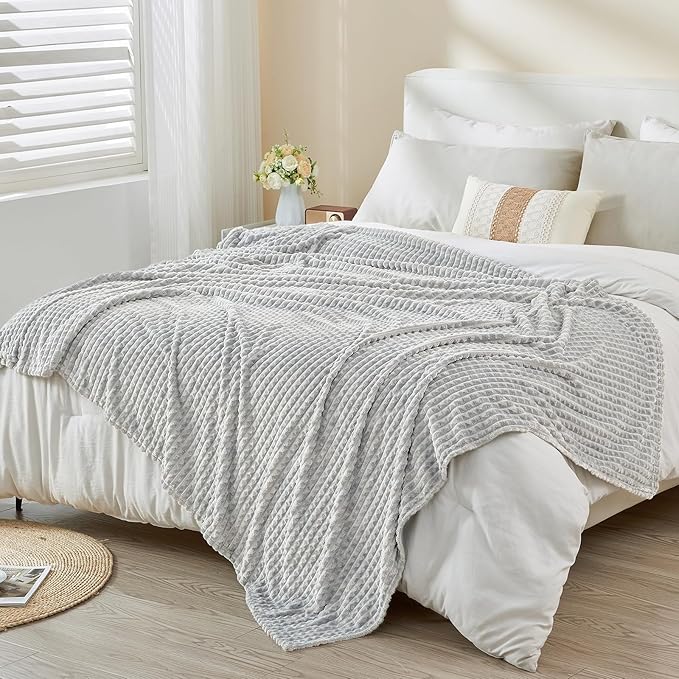 EMME Fleece Throw Blanket Luxury Flannel for Couch Bed Sofa Chair, Soft, Plush, Warm and Cozy Blanket with Geometric Grid Design (Light Grey, 50'' x 60'')