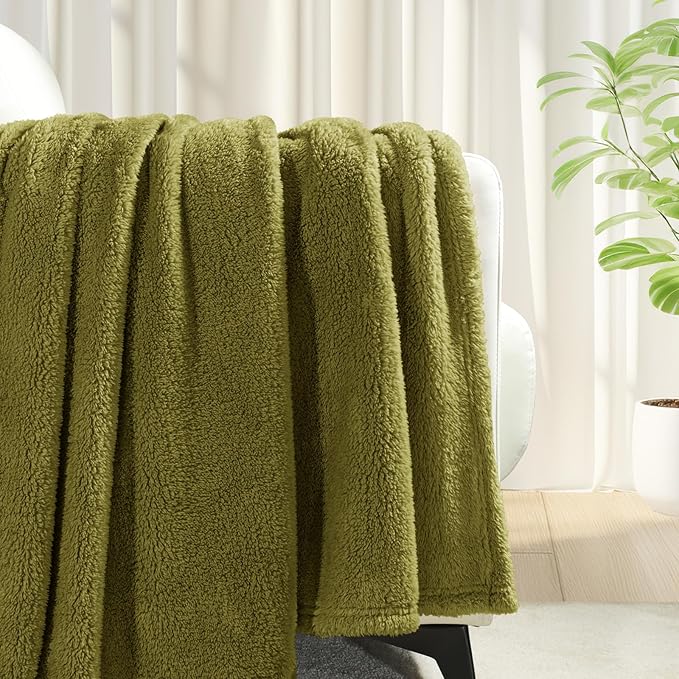 Exclusivo Mezcla Soft Fleece Throw Blanket for Couch, Super Soft Velvet Plush Fleece Blankets, Fuzzy Cozy and Warm for Winter, 50x60 Inches, Olive Green