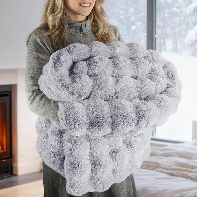 Exclusivo Mezcla Faux Fur King Size Blanket for Bed, Luxury Reversible 3D Rabbit Bubble Fuzzy Thick Sherpa Blankets for Winter, Plush Fleece Warm Cozy Bed Throw, 90x104 Inches, Light Grey
