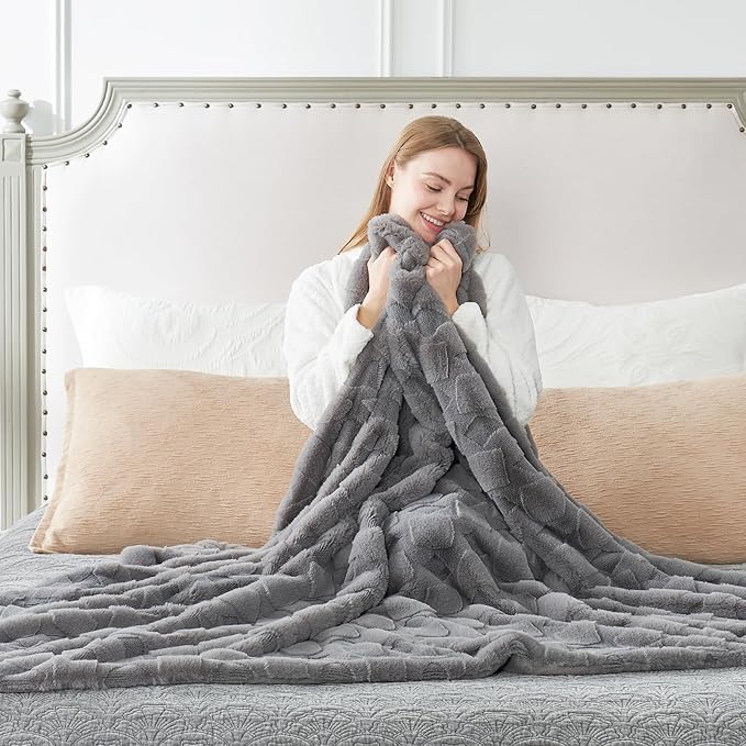 Cozy Bliss Faux Fur Textured Throw Blanket for Couch Super Soft Fuzzy Checkered Bed Blanket Gift for Women Premium 3D Geom Jacquard All Season Use Grey 50"*60"