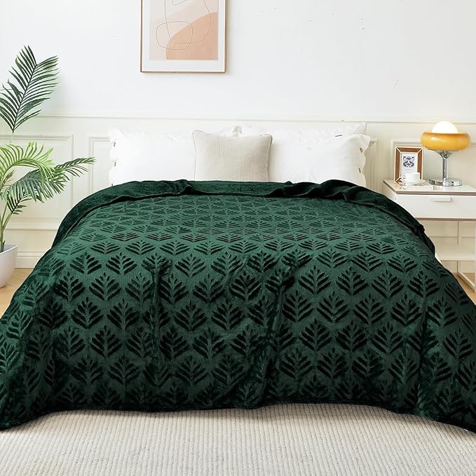 Exclusivo Mezcla Fleece Throw Blanket for Couch, Super Soft and Cozy Blankets All Season Use, Leaves Pattern, Plush Fuzzy Lightweight, Forest Green, 50x60 Inch