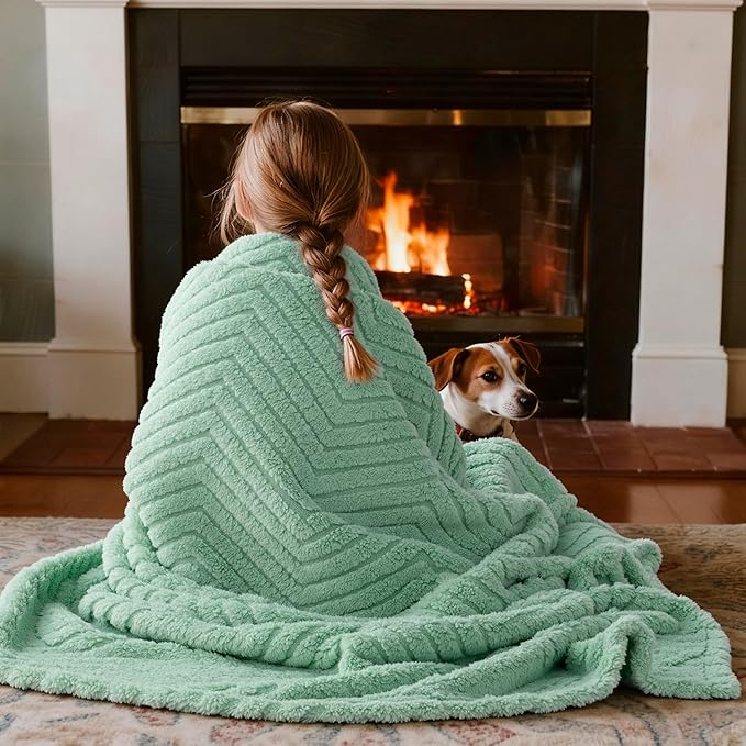 Joiedomi Sage Green Throw Blanket for Couch, Soft & Warm Sage Green Fleece Blankets Gifts for Women Mom, Cozy Cute Soft Throw 50x60 Inches