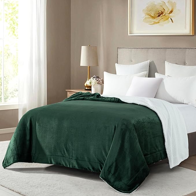 Mocassi Premium Ultra-Soft Flannel Fleece Sherpa Throw Blanket - Warm Cozy Reversible Plush Micromink Blanket for Couch, Bed and Sofa - Fluffy, Christmas Winter Bedding Gift, Twin, Hunter Green