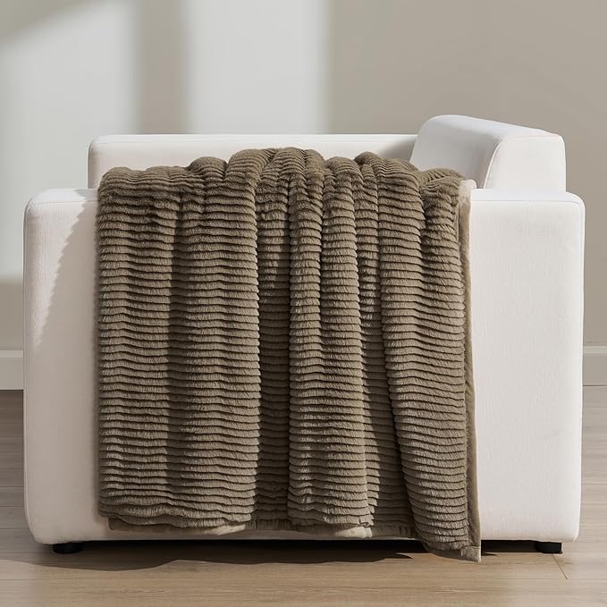EVERGRACEHOME Ultra Soft Faux Fur Throw Blanket for Couch, Luxury Sculpted Texture Faux Rabbit Fur Blanket for Bed, Fluffy Thick Plush Warm Fuzzy Throw, 920GSM (Natural Tan, 60''x80'')