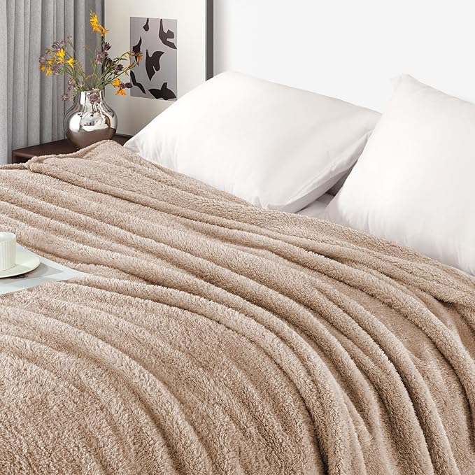 Exclusivo Mezcla Fleece King Size Bed Blanket, Ultra Soft, Lightweight and Fuzzy Camel Blanket for Women, Home Decor, 90x104 Inches