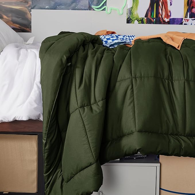 Bedsure Comforter Duvet Insert - Quilted Comforters Twin XL Size, All Season Duvet, Down Alternative Bedding, with 8 Tabs, Gifts for Women/Men, Olive Green, Twin XL 92 x 68 Inches