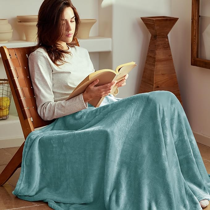 Exclusivo Mezcla Fleece Blanket King Size for Bed, Super Soft and Warm, All Season, Cozy, Plush, Lightweight, 90x104 Inches, Celadon
