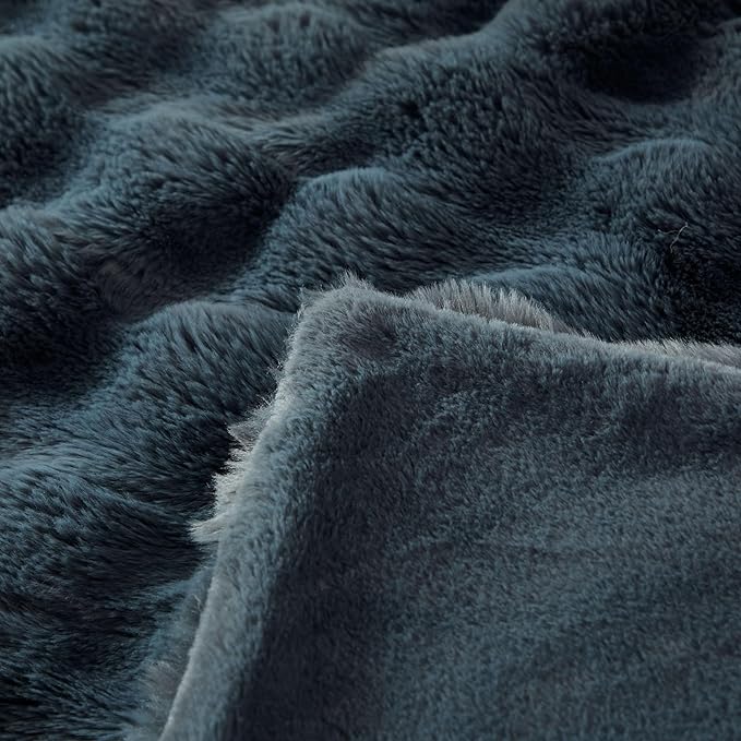 Faux Fur Throw Blanket for Couch Cozy Fuzzy Soft Plush Thick Fluffy Fleece Bubble Blanket for Sofa Bedroom Living Room, 63x79 Inches Dark Grey