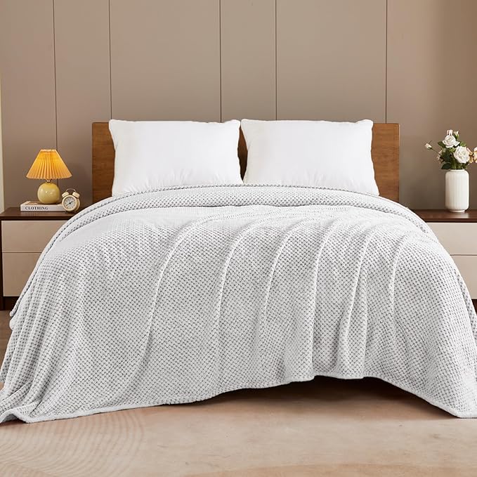 Exclusivo Mezcla Fleece Bed Blanket Queen Size, Super Soft and Warm Blankets for Couch, Sofa and Bed Waffle Textured, Cozy, Fuzzy and Lightweight (Heather Light Grey, 90x90 Inches)