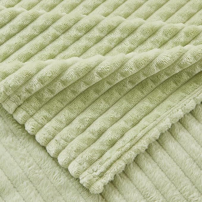 EMME Fleece Blanket Queen Size Luxury Flannel for Couch Bed Sofa Chair, Soft, Plush, Warm and Cozy Blanket with Geometric Grid Design (Sage Green, 80'' x 90'')