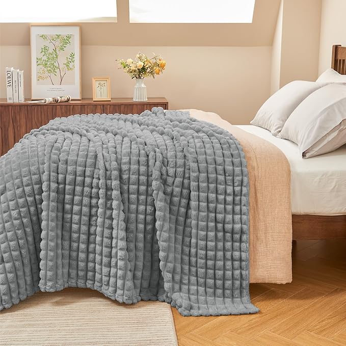 BEDELITE Grey Throw Blanket for Couch and Bed- Super Soft and Warm 3D Checkered Fluffy Fuzzy Fleece Blanket, Luxurious Plush Cozy Blanket for Room Decor Fall and Winter, 90x90 inches, Queen Size
