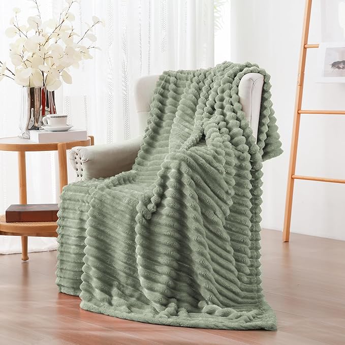 Vessia Flannel Fleece Sage Green Twin Blanket(60x80inch), 300GSM Striped Blanket for Adults and Kids, Super Soft Warm Cozy Lightweight Home Decor for All-Season