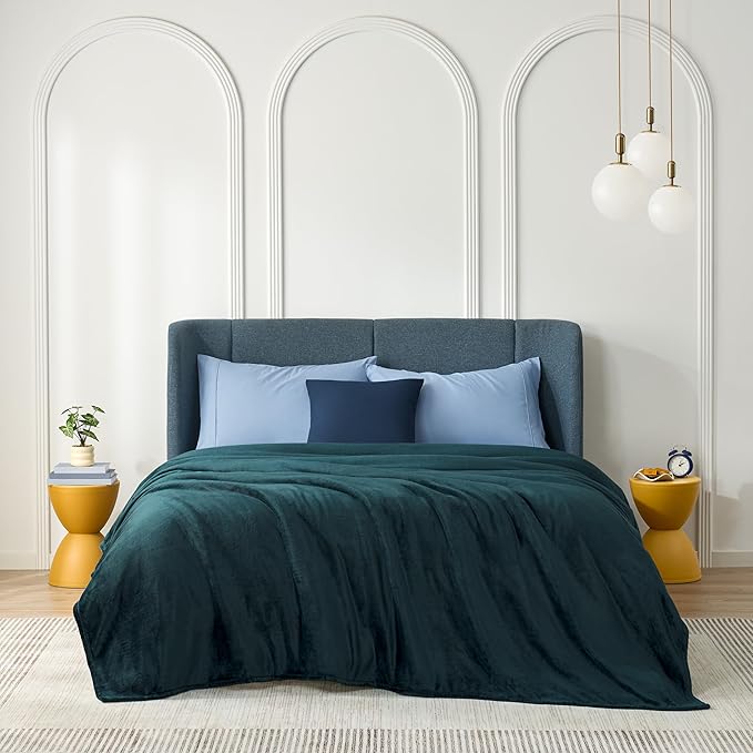 Casual Living Full/Queen Fleece Blanket Fluffy Soft Warm Cozy Bed Blankets for Bedroom Decor Plush Thick Fuzzy Oversized Big Flannel Throw for Bed Chair or Outdoor, 90-inch x 90-inch, Dark Green
