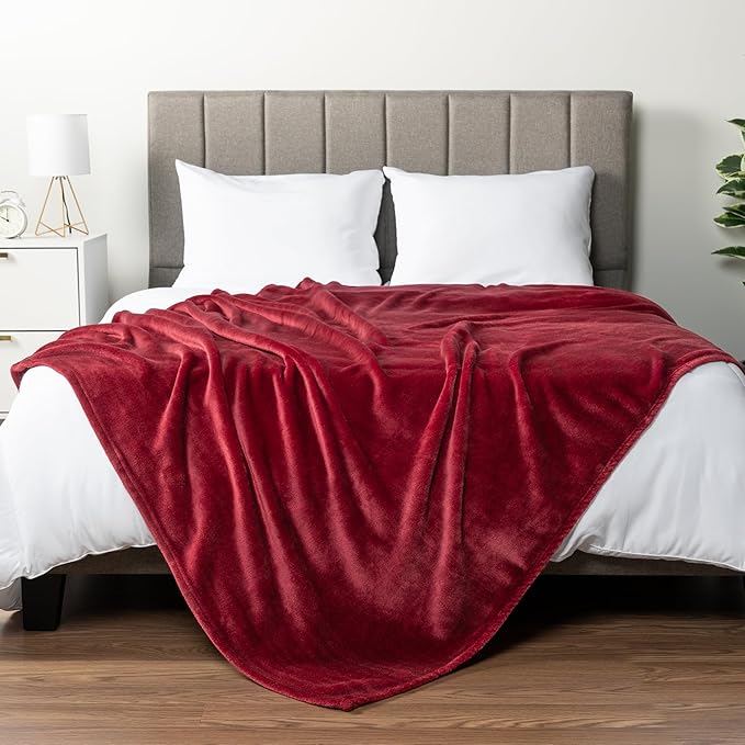 PAVILIA Wine Red Fleece Throw Blanket for Couch, Maroon Burgundy Soft Fuzzy Flannel Throw for Sofa, Luxury Plush Microfiber Bed Blanket, Cozy Home Decorative Velvet Gift Blanket, 50x60