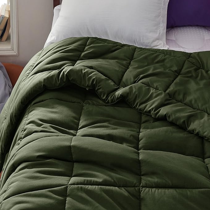 Bedsure Comforter Duvet Insert - Quilted Comforters Twin Size, All Season Duvet, Down Alternative Bedding, with 8 Tabs, Gifts for Women/Men, Olive Green, Twin 88 x 68 Inches