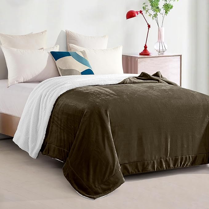 Elegant Comfort Ultra Soft Reversible Flannel Sherpa Blanket - Cozy Silky Fleece Throw for Couch, Bed - Plush Fuzzy Warm Winter Blanket for Gift, Full, Brown
