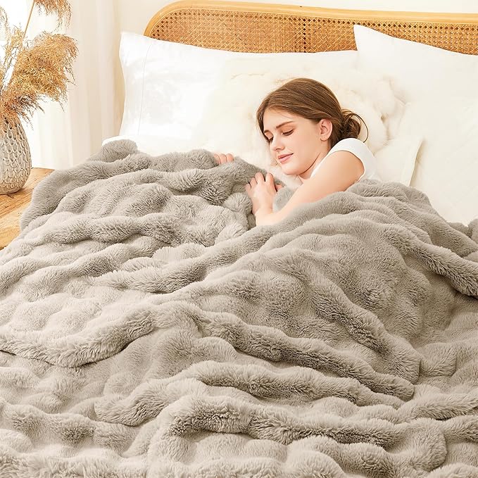L'AGRATY Faux Rabbit Fur Blanket: 90" x 90" Queen Luxury Soft Fluffy Thick Fur Throw Blanket for Couch Bed Sofa - Cozy Plush Bubble Blankets for Winter: Flannel Fleece Decorative Blanket(Castle Grey)