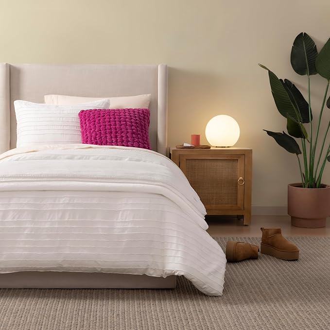 UGG Whitecap Twin Blanket, Soft Cozy Fleece Blanket for Bed, Luxury Fluffy Oversized Throw for Couch, Washable Twin XL Bedding, Cute Room Decor, 66" x 90", White Snow