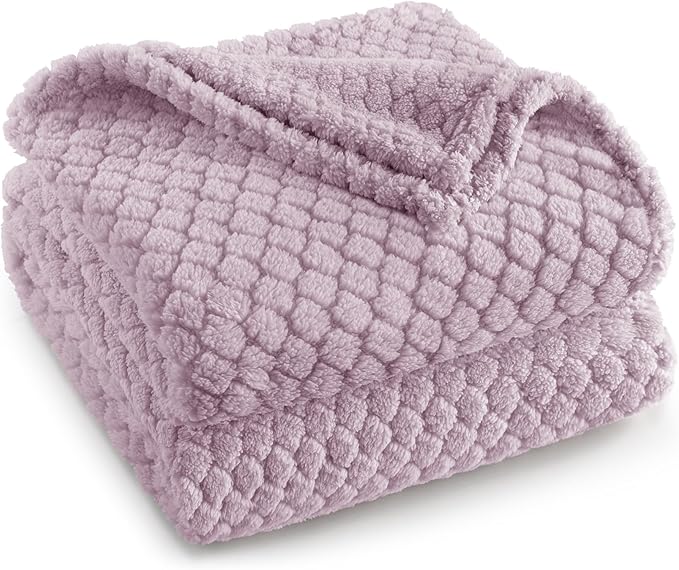 Exclusivo Mezcla King Size Fleece Blanket for Bed, Extra Soft Warm Decorative Fuzzy Blanket for Women, Lightweight Cozy Bedding Blankets, 90x104 Inches, Lilac Purple