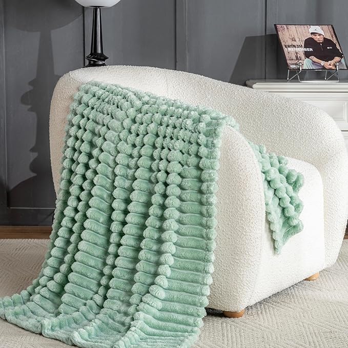 Wider Striped 380gsm Thick Large King Blanket for Couch Super Soft Cozy Blankets for Women Big Fuzzy Fleece Green Blanket for Bed Sofa 90x104
