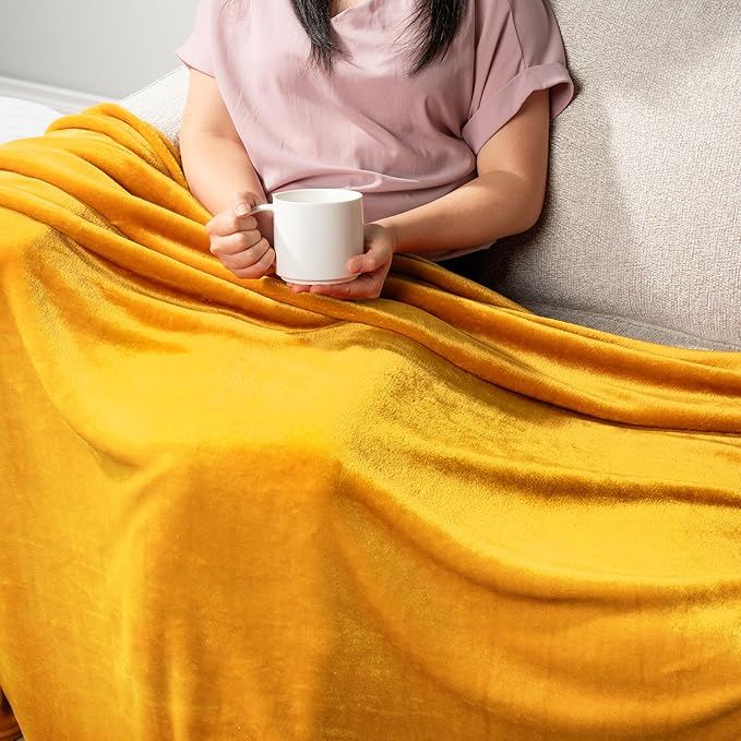 PAVILIA Mustard Yellow Fleece Throw Blanket for Couch, Gold Soft Fuzzy Flannel Throw for Sofa, Luxury Plush Microfiber Bed Blanket, Cozy Home Decorative Velvet Gift Blanket, 50x60