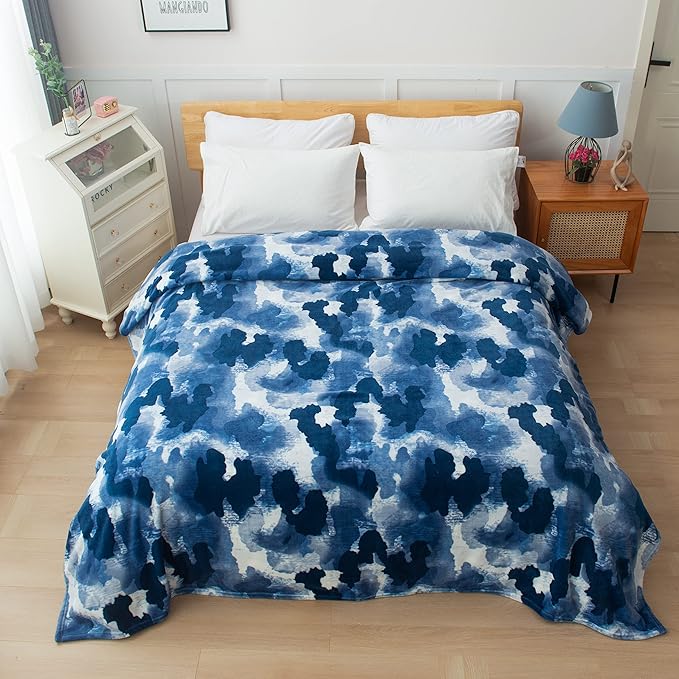 Elegant Comfort Luxury Velvety Feel Blanket, All-Season Lightweight Blanket, Ultra Plush, Soft, Cozy-Fuzzy Flannel Fleece for Couch, Sofa, Bed, Travel, Camouflage Design, Twin/Twin XL, Blue