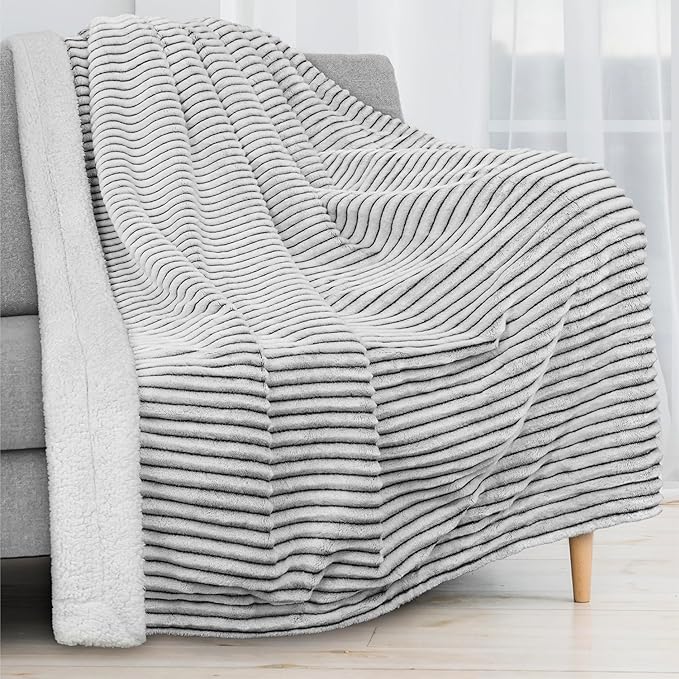 PAVILIA Black and White Sherpa Fleece Throw Blanket for Couch, Soft Plush Fuzzy Blankets, Fluffy Flannel Sherpa Blanket for Sofa, Warm 3D Ribbed Winter Blanket Gift, 50x60 inches