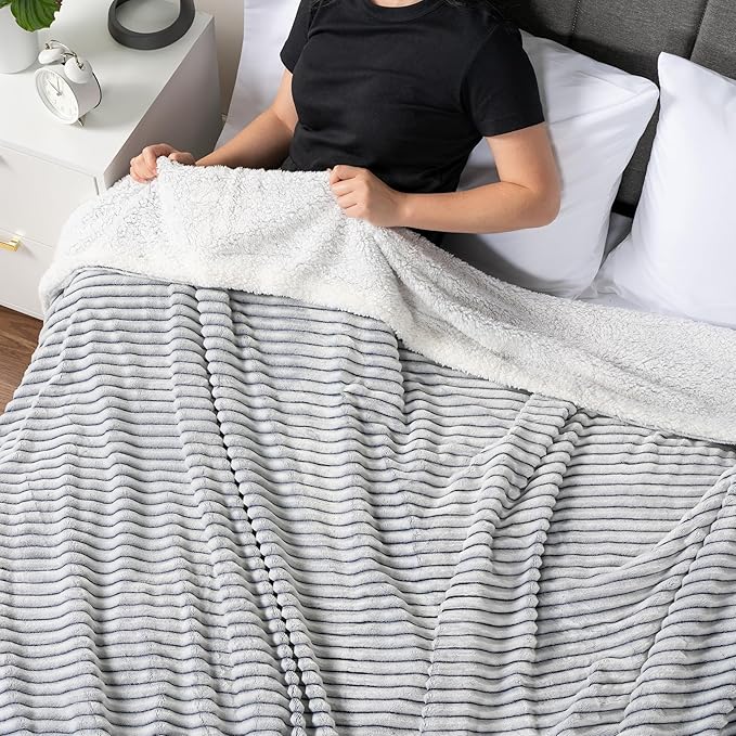 PAVILIA Black and White Sherpa Fleece Throw Blanket for Couch Twin, Soft Plush Fuzzy Blankets, Fluffy Flannel Sherpa Blanket for Bed, Warm 3D Ribbed Winter Blanket Gift, 60x80 inches