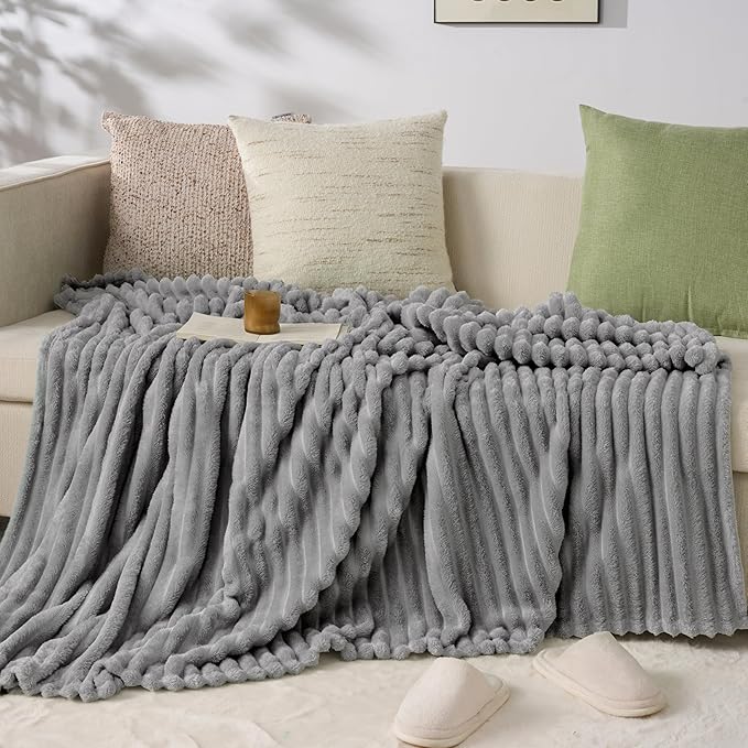 Joiedomi Twin Blanket for Bed, Soft & Warm Grey Fleece Blankets Gifts for Women Men Mom, Cozy Cute Soft Throw 60x80 Inches
