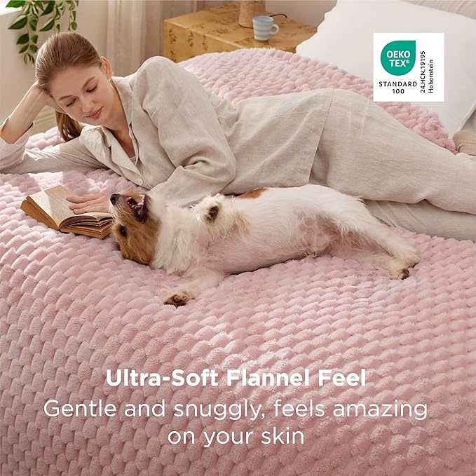 Bedsure Blanket Queen Size for Bed - 350GSM Fluffy Plush Bubble Blanket Queen Size for Home Room Decor, GentleSoft Cute Fleece Soft Cozy Gifts for Women Girls, Pink, 90x90 Inches