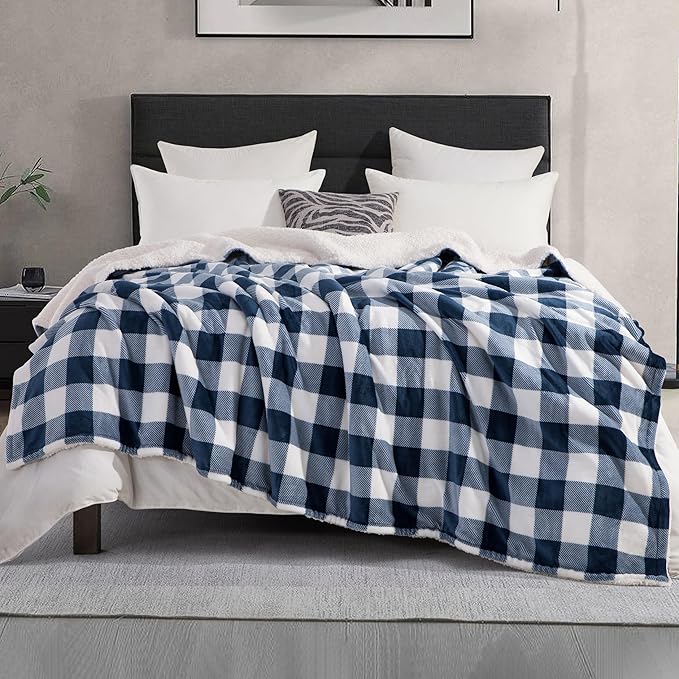 Elegant Comfort Ultra Soft Reversible Buffalo Plaid Flannel Sherpa Blanket - Cozy Silky Checkered Fleece Throw for Couch, Bed - Plush Fuzzy Warm Winter Blanket for Gift, Full, Navy