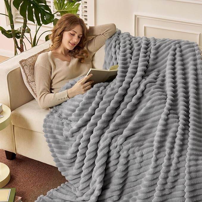 Joiedomi Twin Blanket for Bed, Soft & Warm Grey Fleece Blankets Gifts for Women Men Mom, Cozy Cute Soft Throw 60x80 Inches