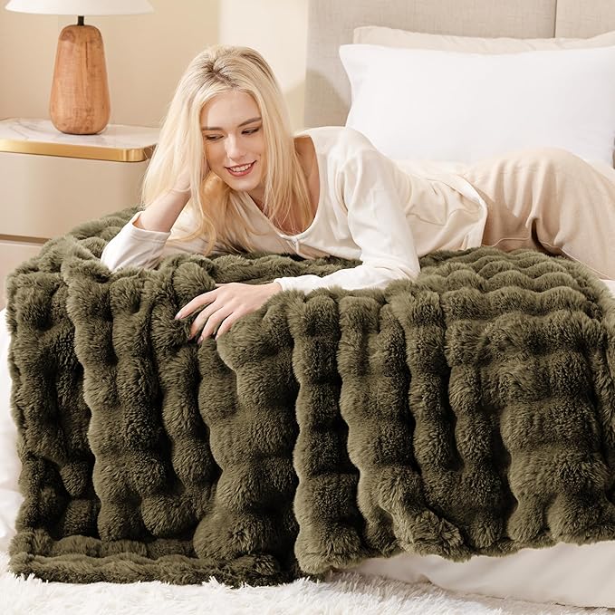 EXQ Home Rabbit Faux Fur Throw Blanket for Couch,Soft Fluffy Bubble Double Sided Plush Blanket,Cozy Thick Warm Fuzzy Decorative Blanket for Bed Chair Sofa Living Room, 50x60 Inches (Dark Green)