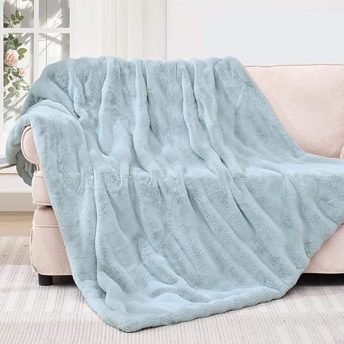 Touchat Luxury Faux Rabbit Fur Throw Blanket for Couch, Super Heavy Warm Cozy Blanket for Sofa Bedroom Living Room, Ultra Soft Fluffy Reversible Plush Blanket for Home Decor Gifts, Blue