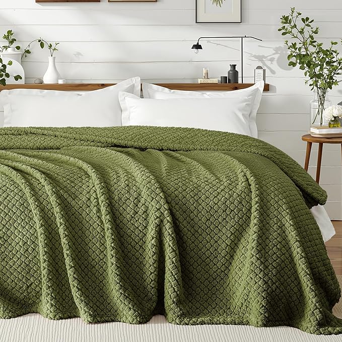 Exclusivo Mezcla King Size Fleece Blanket for Bed, Extra Soft Warm Decorative Fuzzy Blanket for Women, Lightweight Cozy Bedding Blankets, 90x104 Inches, Olive Green