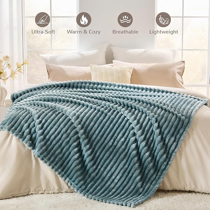 Turquoise Green Fleece Twin Size Blanket for Bed, 320GSM Super Soft Cozy Blanket for Home Decor, Perfect Cozy Gifts for Women Men Gifts, Lightweight All Season Bed Blanket, 60x80 Inches