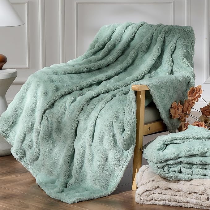 NEWCOSPLAY Twin Blanket for Couch Green Super Soft Flannel Fleece 3D Bubble Lightweight Bed Blanket All Season Use (New Sage Green, Twin(60"x80"))
