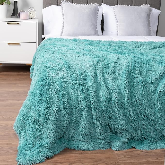 PAVILIA Teal Green Fluffy Throw, Fuzzy Blanket for Women Men, Super Soft Thick Faux Fur Sherpa, 50x60
