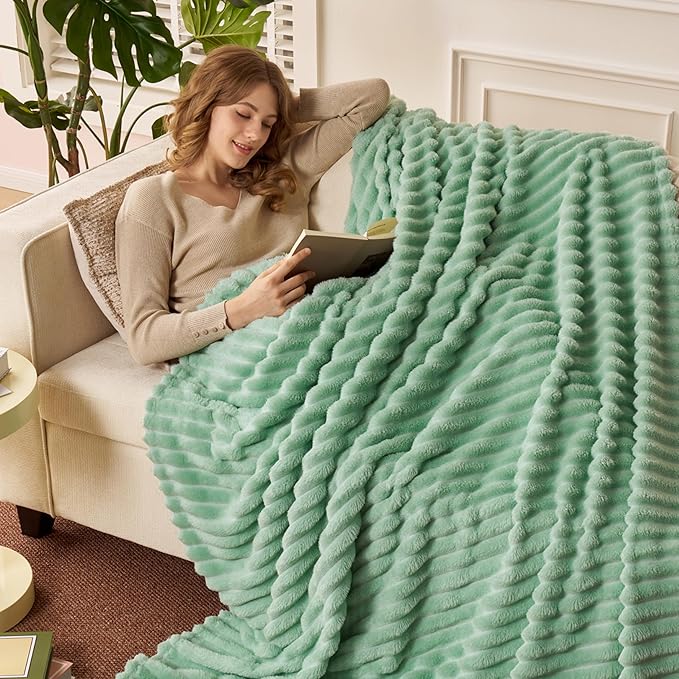 Joiedomi Twin Blanket for Bed, Soft & Warm Sage Green Fleece Blankets Gifts for Women Mom, Cozy Cute Soft Throw 60x80 Inches