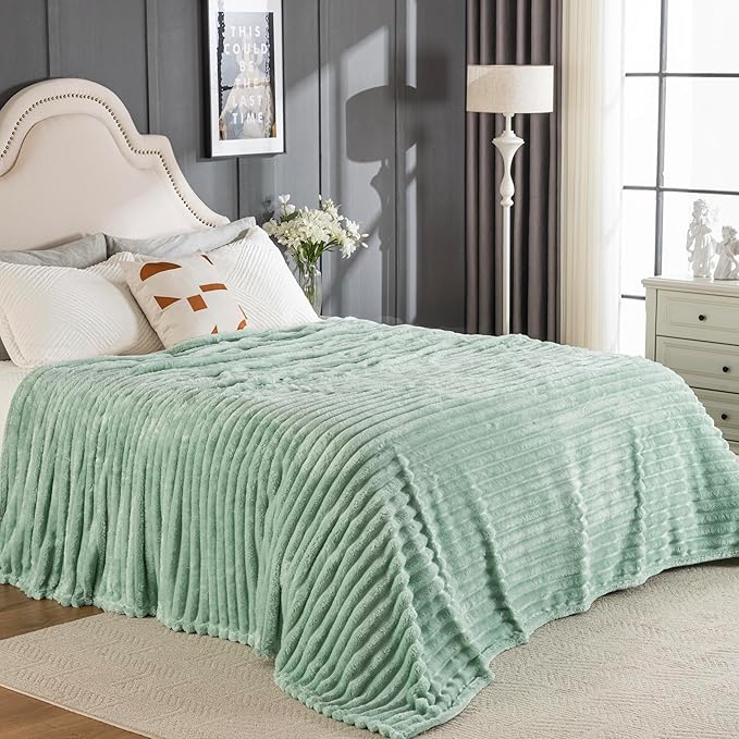 Wider Striped 380gsm Thick Large King Blanket for Couch Super Soft Cozy Blankets for Women Big Fuzzy Fleece Green Blanket for Bed Sofa 90x104
