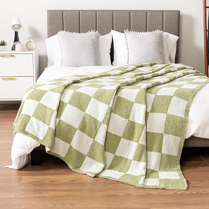 PAVILIA Checkered Throw Blanket for Couch, Fluffy Cozy Lightweight Sage Green Blanket, Large Fuzzy Warm Knit Blanket for Bed Sofa, 60x80
