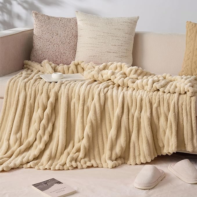 Joiedomi Twin Blanket for Bed, Soft & Warm Brown Fleece Blankets Gifts for Women Mom, Cozy Cute Soft Throw 60x80 Inches