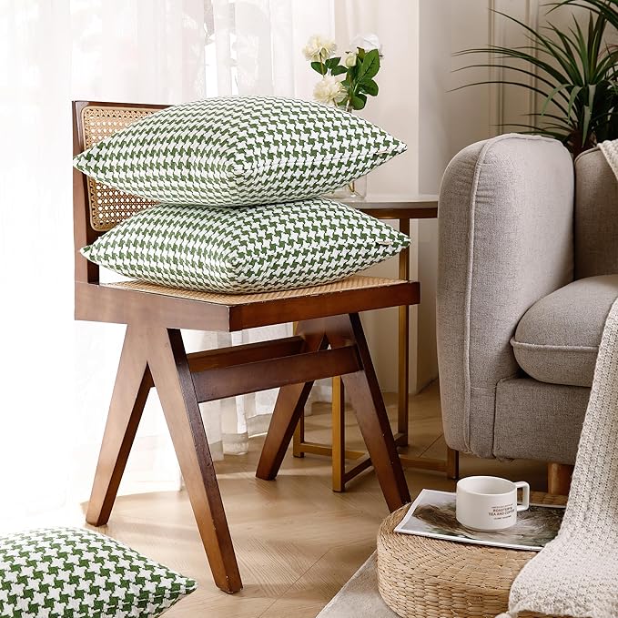 Perfect Combination of Green and White Throw Pillows, Exquisite Windmill Texture Pattern, is The Choice to Decorate The Farmhouse Living Room Sofa to Enhance The Visual Enjoyment