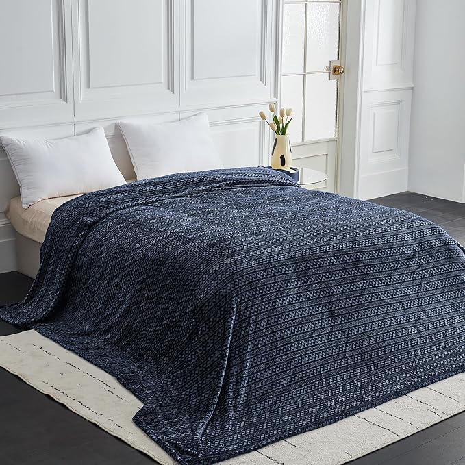 Soft Cozy 120x138 Inches Seamless Oversized King Fleece Blanket, 3D Jacquard Decorative Giant 10'x11.5' California King Blanket Extra Large for Bed, Sofa, Couch, Travel, Navy Blue Chain